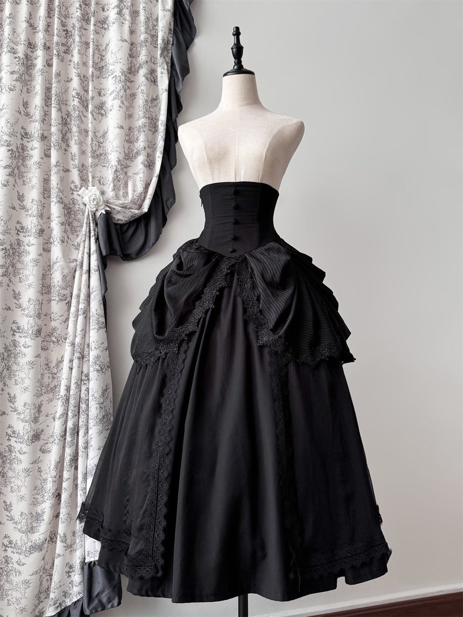 ManusxMachina's tweet image. 伯爵令嬢のコルセットスカート- Ver2（ブラック） 
manus-machina.com/collections/th… 
美しさと気品を兼ね備えた伯爵令嬢みたいに演出してくれるコルセットスカート。上品で洗練された雰囲気を醸し出し、高い品格を感じさせるヴィクトリアンスタイル。ウエストを引き締める高めのコルセットが特徴的。