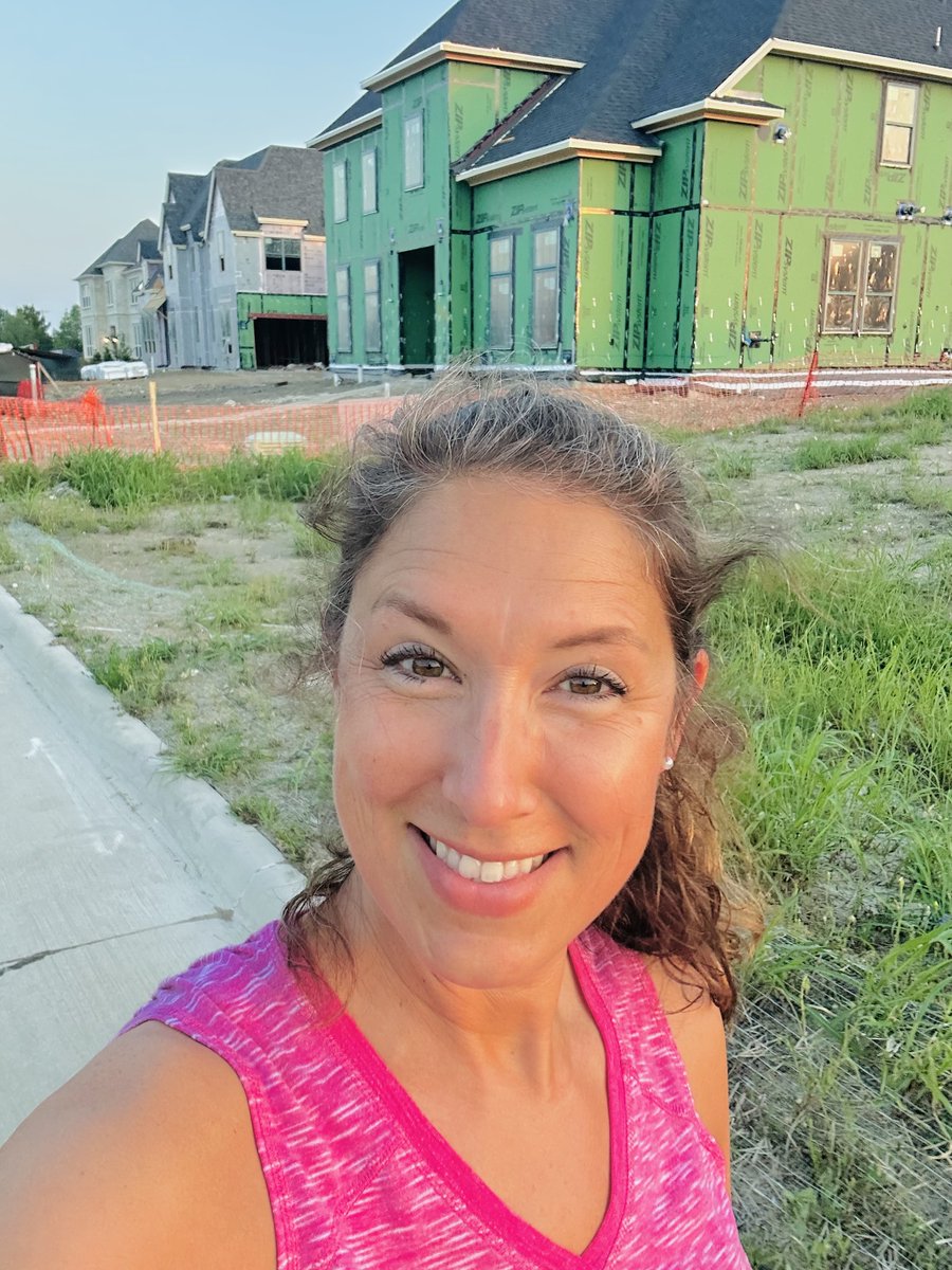 DaisyGreek's tweet image. That shiny model home isn’t the full story.
Builders design it to wow you—but I help you win at the negotiation table.
DM “NEW BUILD” and I’ll share my new build guide.
#NewConstructionDallas #DFWhomes #RealtorTips