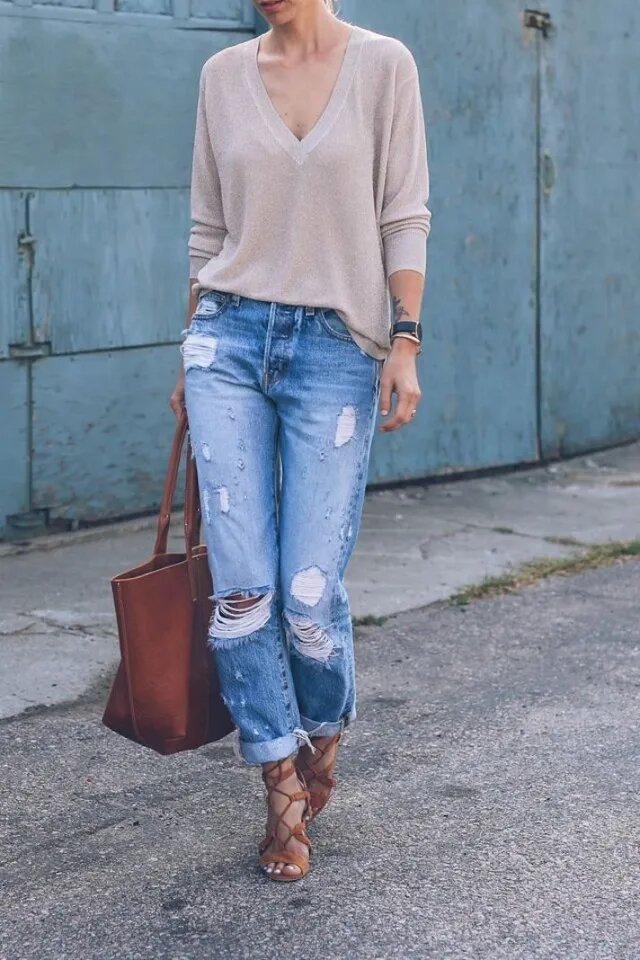 TufaniHoney's tweet photo. Denim rough. Sweater soft. Tote bold. 🧥👜👖   A messy bun and strappy sandals pull it together—urban ease with a wink of texture.

Style: calm, confident, unbothered.

#OOTD #EffortlessChic #StreetCool #DenimMood #NeutralTone https://t.co/X2k7YQiY8O