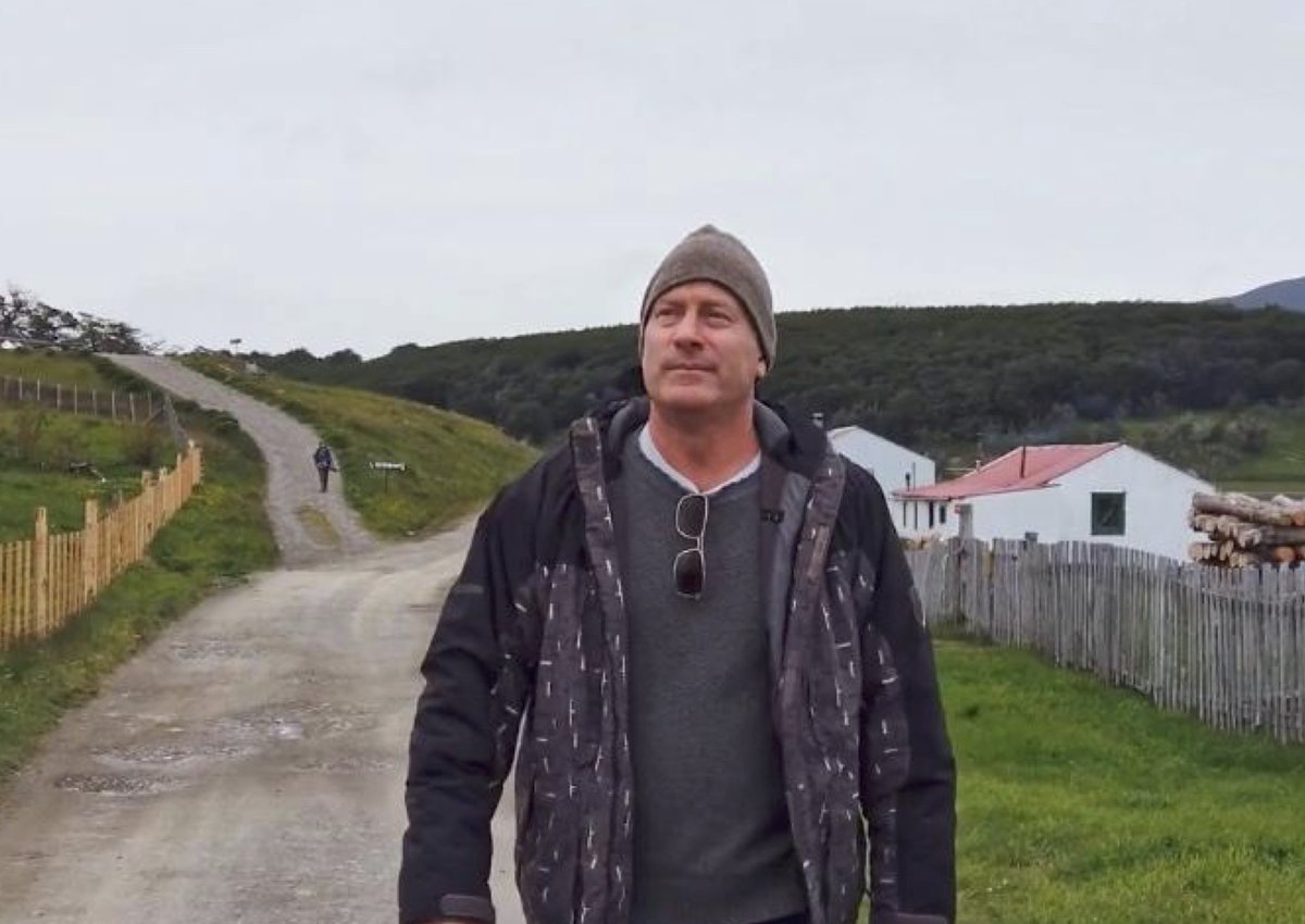 💡 External Journey vs. Inner Awakening

Around the world—and into the soul.

We think of global travel as adventure.
But what if the most profound journey isn’t around the planet—but inward?

In Peace Pilot, Robert’s solo flight takes him to the edge of the earth—and to the