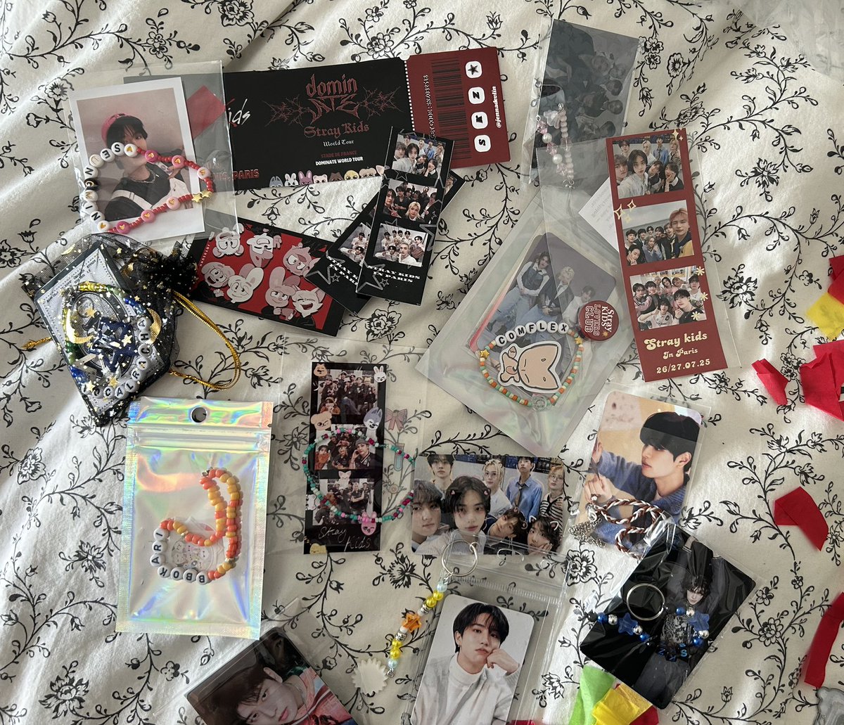 xnghanni's tweet image. i love freebies hehe thanku &amp;lt;333 #dominate_paris