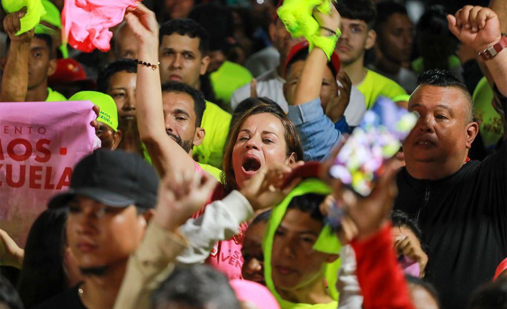 La Juventud venezolana lideró la Consulta Popular y resultó un éxito total! Felicito a todos por su participación y liderazgo. #ConChávezSiempreInvictos #CHCh