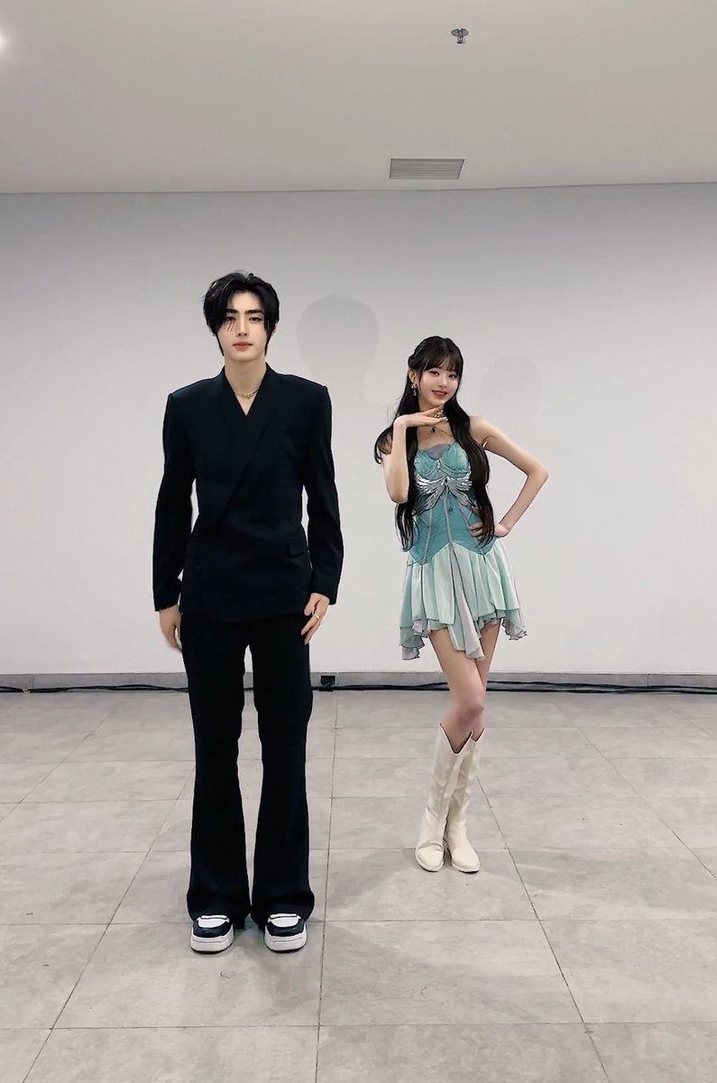 rukaheehee's tweet image. 1짤 그렸더니
트친이 2짤같다함