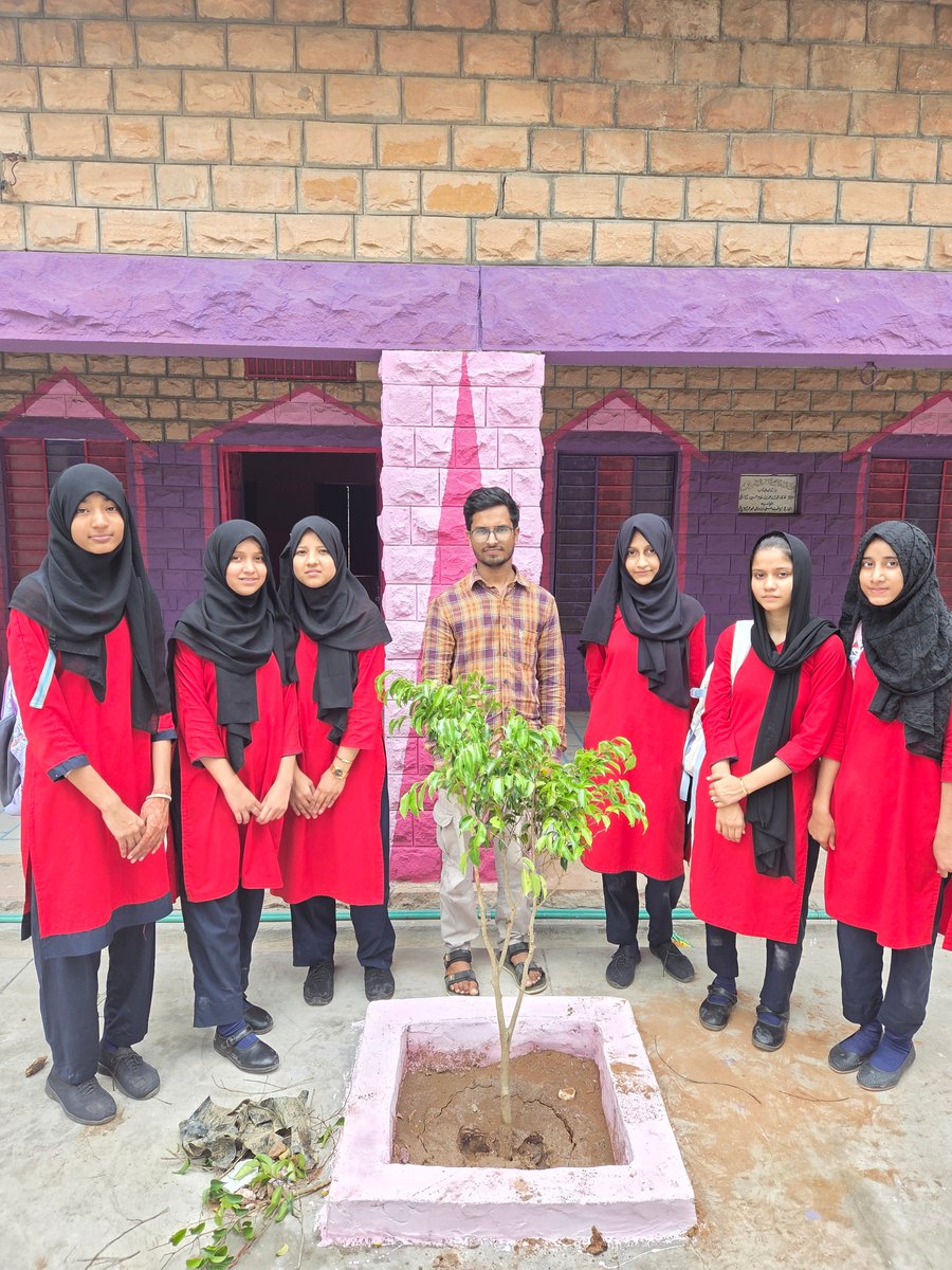 gullyclasses's tweet image. 1/4 - Big news! 🎉 Gully Classes Foundation & #LittleStepsAcademy teamed up on July 26, 2025, for a special sapling plantation drive in Basni Belima, Nagaur! 🌱 Under our #EkPedMaaKeNaam campaign, we're growing a greener future! #GullyClassesFoundation #BasniBelima #Nagaur