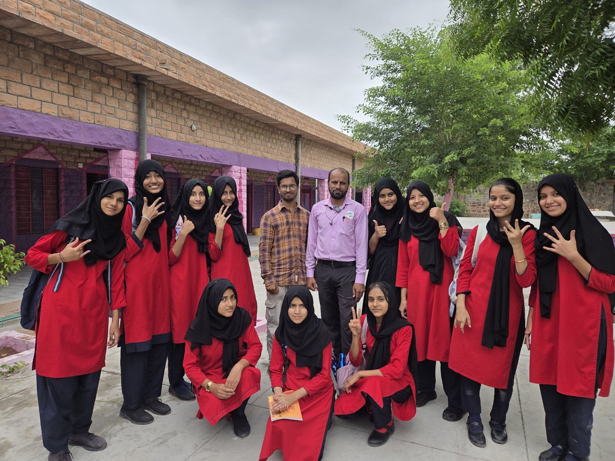 gullyclasses's tweet image. 1/4 - Big news! 🎉 Gully Classes Foundation & #LittleStepsAcademy teamed up on July 26, 2025, for a special sapling plantation drive in Basni Belima, Nagaur! 🌱 Under our #EkPedMaaKeNaam campaign, we're growing a greener future! #GullyClassesFoundation #BasniBelima #Nagaur