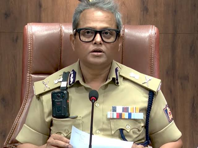 Rakshith Gowda (@rakshithgowda06) on Twitter photo #Breaking
The state government has revoked the suspension of former city police commissioner B Dayananda and three others in connection with the
#chinnaswamystadium #stampede The others are DCP Shekar
H.T, ACP Balakrishna & Inspector A.K. Girish
<a href="/XpressBengaluru/">TNIE Karnataka</a>
<a href="/NewIndianXpress/">The New Indian Express</a> #Breaking
The state government has revoked the suspension of former city police commissioner B Dayananda and three others in connection with the
#chinnaswamystadium #stampede The others are DCP Shekar
H.T, ACP Balakrishna & Inspector A.K. Girish
<a href="/XpressBengaluru/">TNIE Karnataka</a>
<a href="/NewIndianXpress/">The New Indian Express</a>