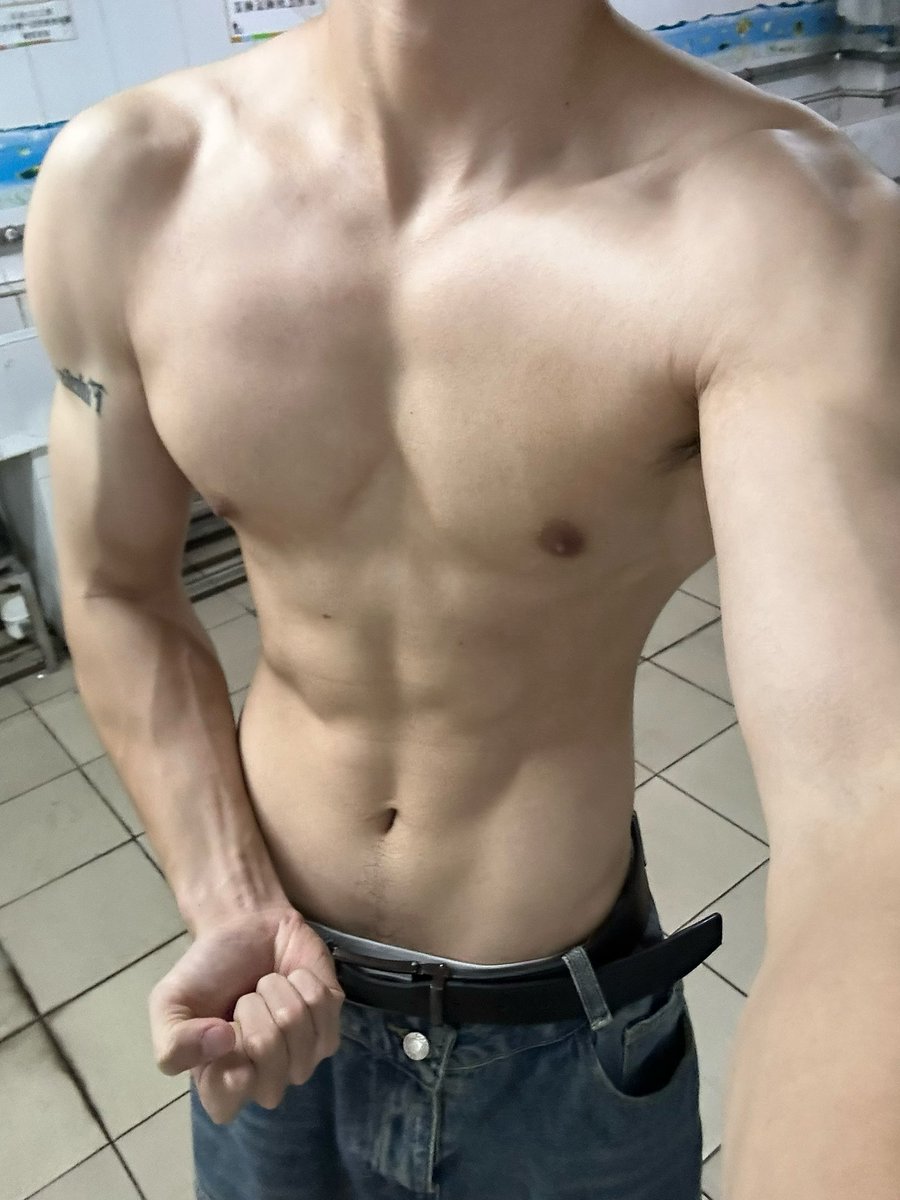 小狗来 #宽肩窄腰 #男大 #S #男菩萨 #腹肌 #调教