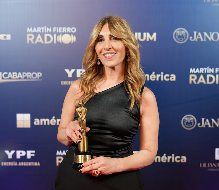 Intrusos's tweet image. 🗣️GANÓ @Karinaiavicoli 🥳🥳❤️❤️
Felicidades Kari, te queremos mucho!!