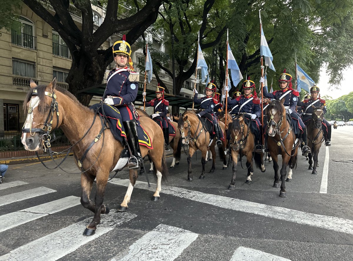 Granaderosarg's tweet image. ¡Buen lunes para todos y un excelente comienzo de semana! 🇦🇷🐴 #BuenLunes #FelizLunes #HerederosDelLibertador #UnRegimientoConHistoria #SomosHistoriaViva #Granaderos