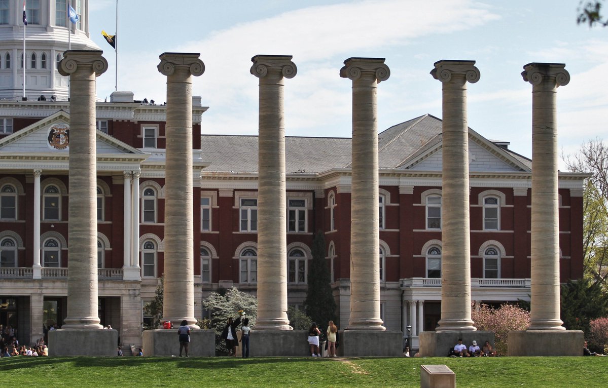 kyle_mcareavy's tweet image. With fall camp kicking off, I used this week&apos;s Between the Columns to talk through the storylines I&apos;ll be watching.

We&apos;ve got position competitions, freshmen to watch and snap shares among talented groups.

Read here: on3.com/sites/mizzou-t…