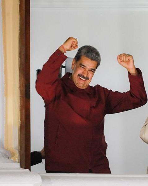 Hoy nos unimos para celebrar la victoria del pueblo y el legado de Chávez. ¡Su espíritu sigue vivo en nuestra lucha por la libertad y la justicia! #ConChávezSiempreInvictos #CHCh