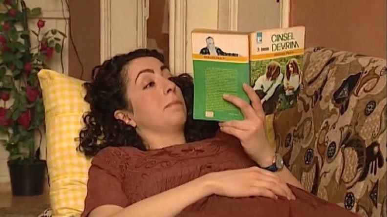 "Cinsel yaşamını baskı altında tutan kişi, binbir türlü ahlâki ve kültürel savunma biçimi geliştirir…"

Cinsel Devrim, Wilhelm Reich