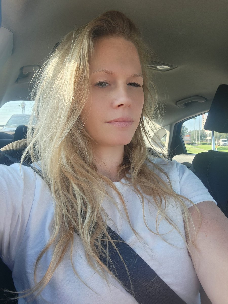 MindyMH7's tweet image. My day off. I need coffee and the beach.🌊⛱️