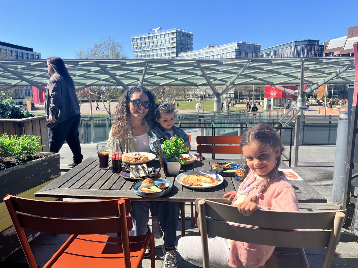 Liverpool_ONE's tweet image. Feeding the kids while you’re out and about just got so much easier 🙌

Visit our website for the full roundup of where Kids Eat Free ❤ 

liverpool-one.com/whats-on/kids-…
