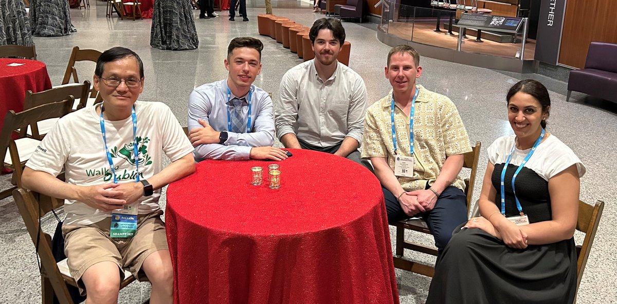 The night out was traditionally held on Tuesday night, but this time it was moved earlier to Sunday night. Hofstra alumni and Professor Chang sat together at one table, reminiscing and sharing interesting stories from their time in the HU M.S. in Medical Physics Program.