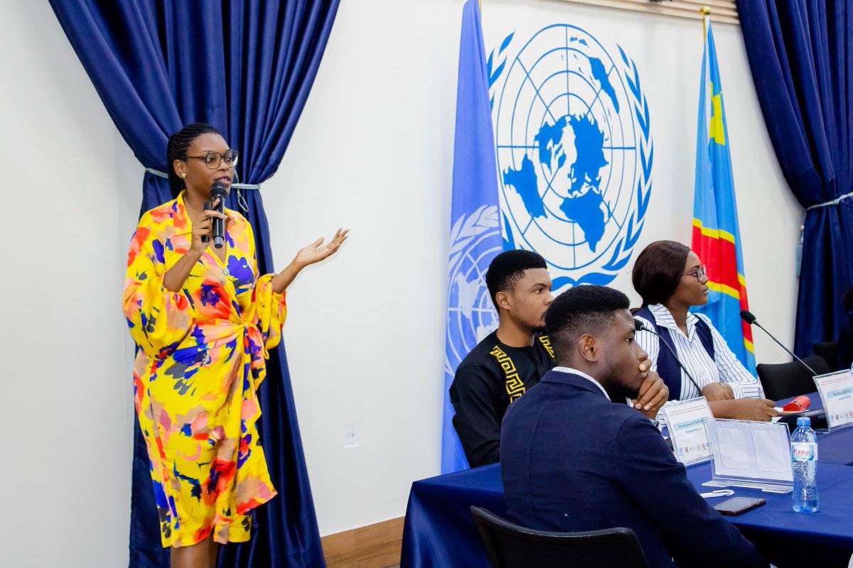unjhro's tweet image. #RDC #Kinshasa 28.07.25: @unjhro a pris part à une Table ronde organisée, le vendredi dernier, par l’Association des Jeunes pour le Développement et la Paix autour du vivre-ensemble, de la diversité et de l’éducation à la paix. 74 jeunes présents, dont 32 femmes.