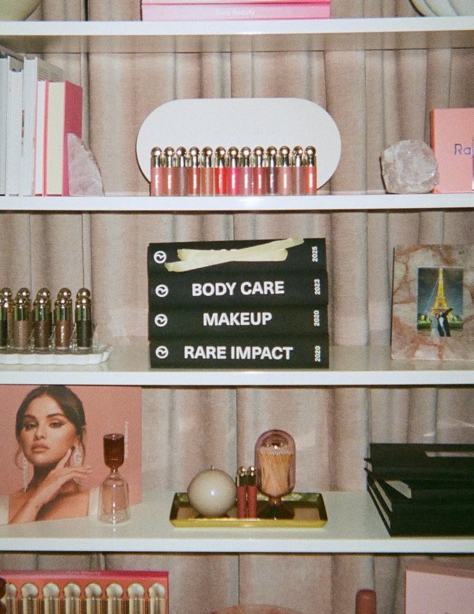 S_titch24's tweet image. Selena X Rare Beauty perfume 💸💅🏼
I just know it’s going to be another hit