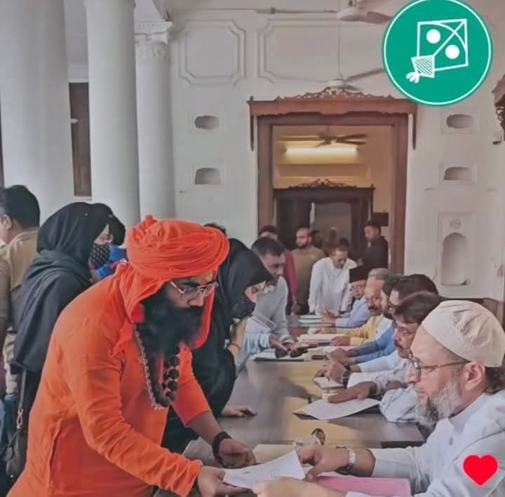 SiddiqueAchowd1's tweet image. ये है AIMIM का राष्ट्रीय कार्यालय दारुस्सलाम जहां जाति,धर्म पूछ कर मदद नहीं किया जाता, यहां सब एक है।
#बैरिस्टर Asaduddin Owaisi Sahab 🔥❤️