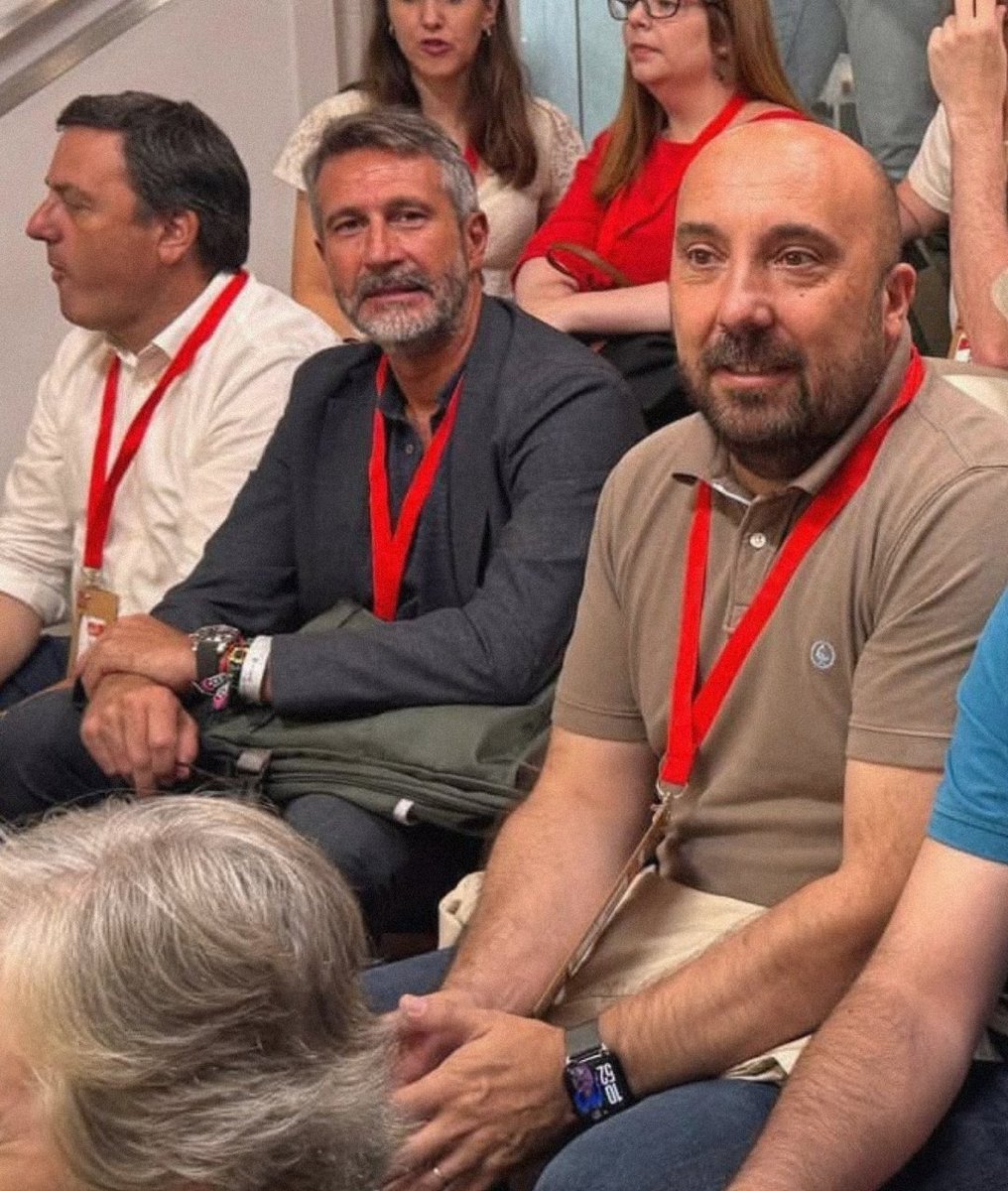 Mientras el alcalde de Vilagarcía cancela el concierto de <a href="/MAGODEOZOFIC/">MÄGO DE OZ OFICIAL</a> por comentarios jocosos hacia Pedro S., por detrás mete a su mujer Paola como Arquitecta Munlc. en A Coruña, a través de su amigo Lage T. y procesos selectivos "sospechosos" que están en juzgado.
Doble moral.