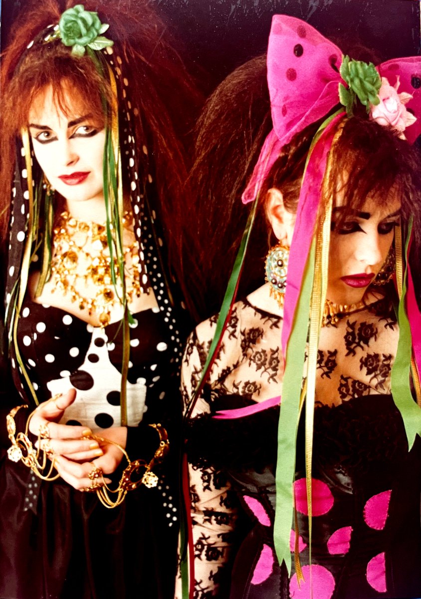 Strawberry Switchblade's debut single Trees &amp; Flowers was released 42 years ago this week. Here are the 7" &amp; 12" covers, &amp; the uncropped version of the cover photo. See next post for some unused shots from the session.

(📸©️ Peter Anthony McArthur, used with permission)