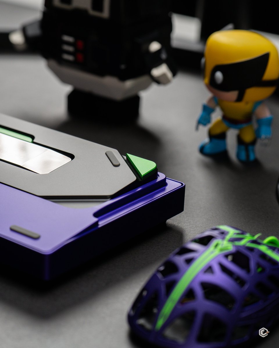 ScoopedBar's tweet photo. Been spending time with the Hex80 by QK × ATK. The frosted caps with RGB have this soft, dreamy glow that looks even better at night. Actual mirrored weight on the back too. Not just flash—it feels solid and thoughtful. Might be my favorite-looking HE board so far. https://t.co/Z5NfaJiT8C