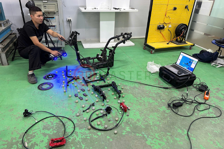 3dmastercomvn's tweet image. Creaform Handyscan quét 3d khung xe máy điện và phụ tùng     

3D Master ứng dụng công nghệ quét 3D chính xác cao bằng thiết bị HandySCAN 3D của Creaform để số hóa vật thể.

Xem thêm: byvn.net/5sBz 

#3dmaster #quet3d