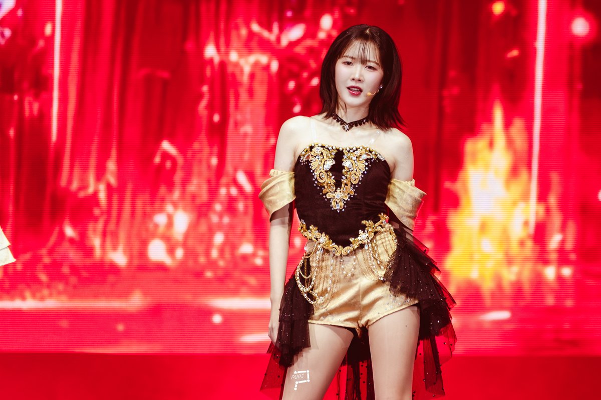 pupe_fc's tweet image. Beautiful Gold Saint &amp;amp; Hot Lifeguard 💫🌶️  - #PUPÉJiradapa
ที่จะทำให้หัวใจคุณต้องละลาย 🔥
ดูอัลบั้มเต็มได้ที่นี่
👉 facebook.com/share/p/1CCRaV…
.
#GlowupGlamupConcert