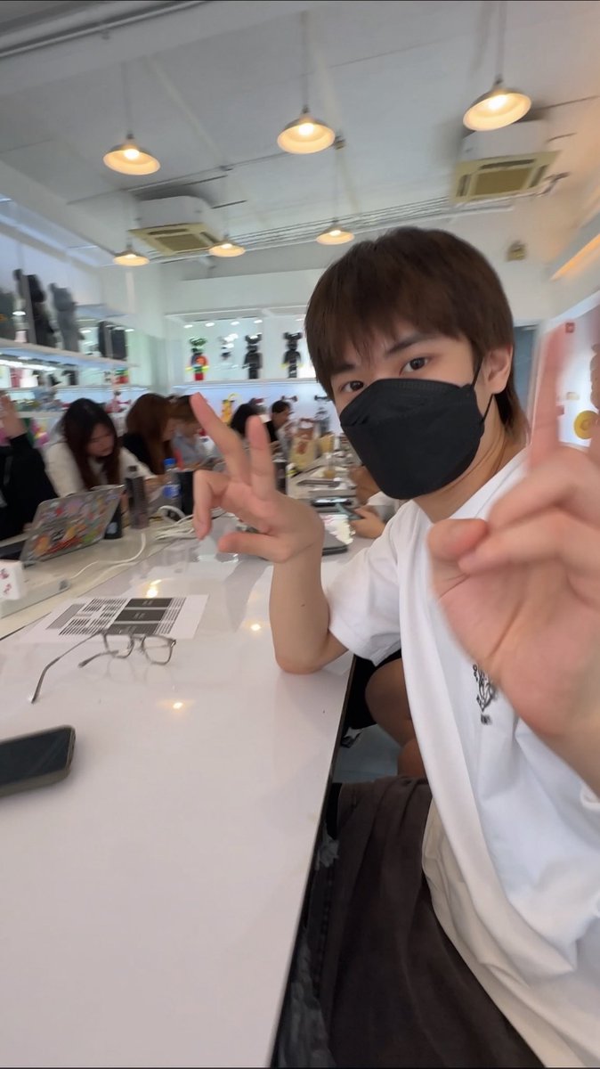 jackiejackrin's tweet photo. ขอบคุณที่คอยเป็นแรงผลักดัน ขอบคุณที่ทำให้ผมกล้า ผมสัญญาว่าจะทำผลงานทุกอย่างออกมาแบบไม่ดูถูกทุกคนอย่างแน่นอนครับ
.
CEO - OTH ENTERTAINMENT https://t.co/EiPNQdUxX2
