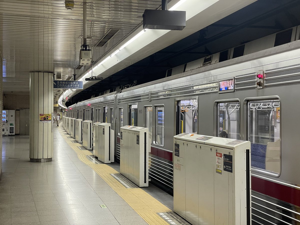ynu_hazawa's tweet image. 新木場行きに紛れ込む池袋行き
ガラガラのホームに佇む、芋臭い東武車
幼い頃に見た「新線池袋」の景色とあまりにも一致しすぎて感動してしまった