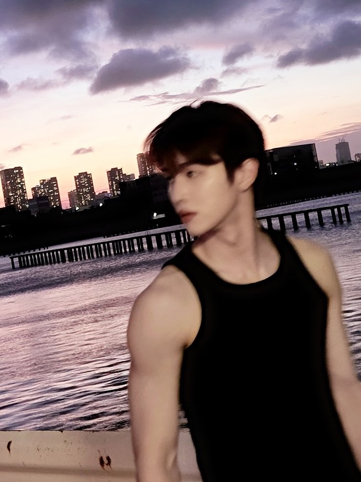clean_sungsho's tweet image. ๋ด๊ฐ ๊ฒ์ ๋ฉ๋ฆฌ์ผ์ฐ ์
์ ๋จ์๋ค์ ์ฌ๋ํ๊ฒ๋ ์ค์ด์ผ..