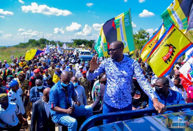 YvesBuya1's tweet image. #RDC @JacquesKyabula vient d'atterir à #Kinshasa via un vol d' "Air-Katanga", pour répondre à l'invitation du VPM Shabani
Câble