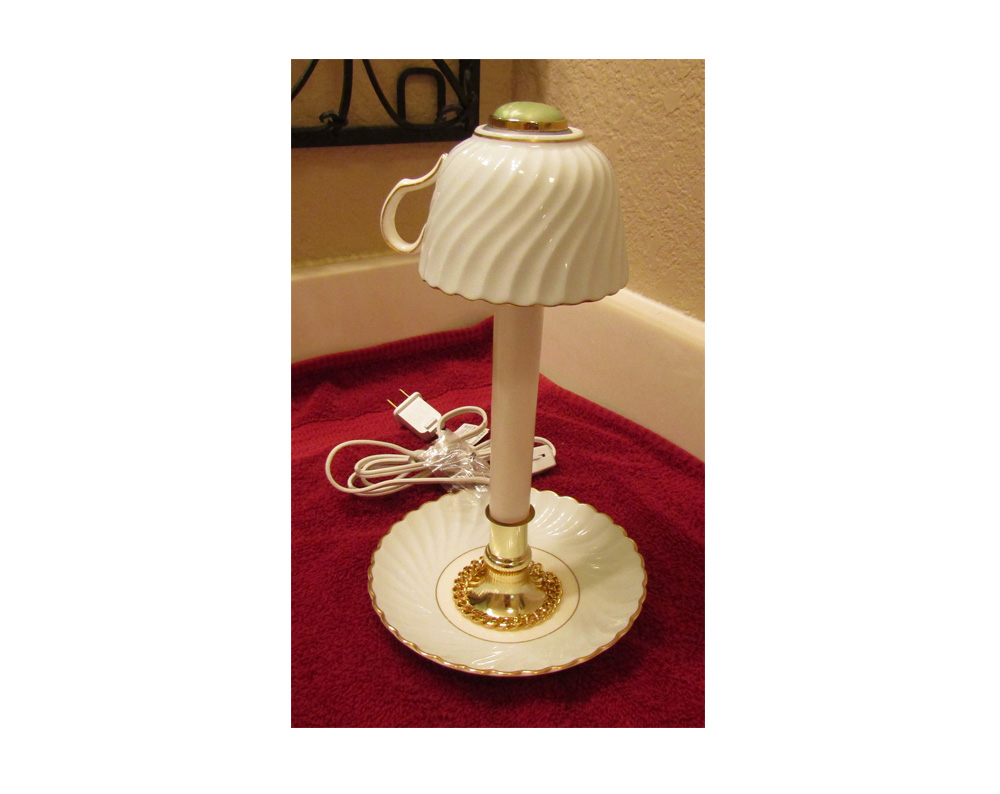 Carolyn40679267's tweet image. Mintons Tea Cup Night Light #NightLight #Handcrafted #ElectricLight #VintageCupSaucer #Decor #UniqueGift etsy.me/44SLe61 via @Etsy