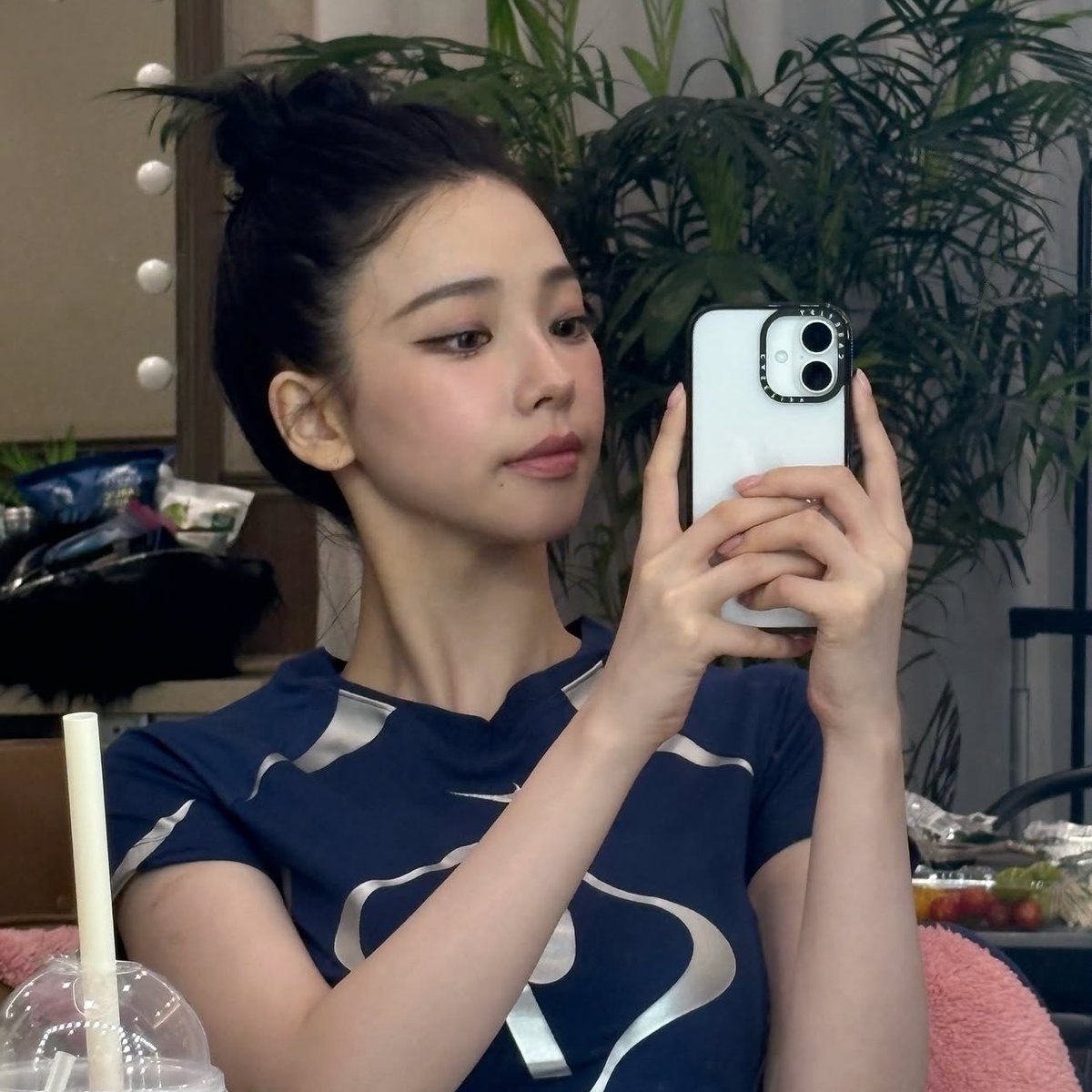jjimbluu's tweet image. the bun so so so sooo gorg omg