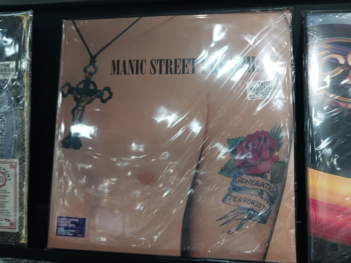 HMV_Tachikawa's tweet image. 【Manic Street Preachers】
ウェールズの孤高のロックバンド=マニック・ストリート・プリーチャーズ1992年リリース衝撃のデビューアルバム『ジェネレーション・テロリスト』LPで発売!
#ManicStreetPreachers
#マニック・ストリート・プリーチャーズ
#record
#vinyl