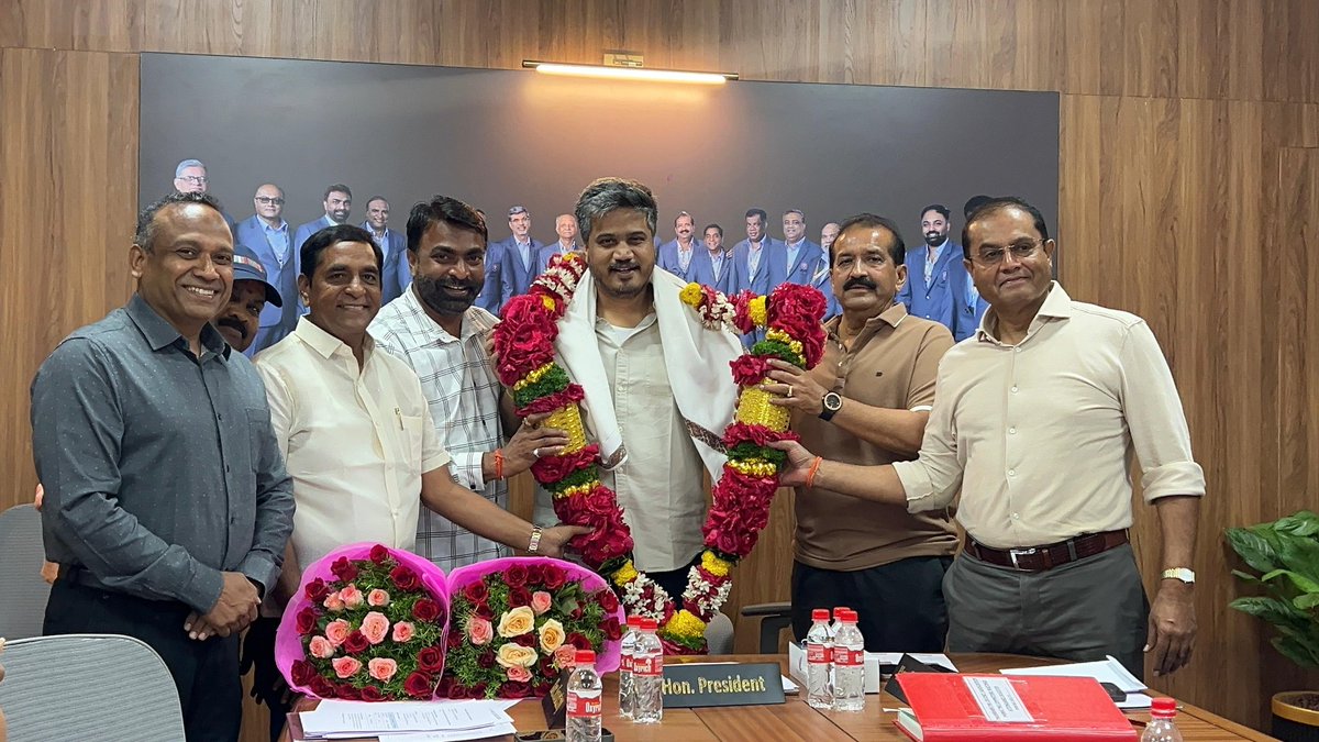RRPSpeaks's tweet image. ‘महाराष्ट्र राज्य कुस्तीगिर परिषदे’च्या अध्यक्षपदी निवड झाल्याबद्दल ‘महाराष्ट्र क्रिकेट असोसिएशन’च्या (MCA) अपेक्स बॉडी मेंबर्सच्यावतीने सत्कार करुन शुभेच्छा दिल्या. MCA मध्ये माझ्यासोबत कायमच अधिकाधिक चांगलं काम करणाऱ्या या सर्व पदाधिकाऱ्यांचे मनापासून आभार!