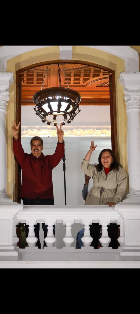 FRAMONREYES's tweet image. El Presidente celebra el triunfo con el pueblo venezolano.
#GenteQueResuelve
#OncaLaVozDeEcos
@UnleashDracarys
@adelso_car @ANTIDOTOyVenen0 @DONKANDAVILA @madeleintlSUR @OncaTvR
@LaBunkeB
@RonaldRTC
@YriadS
@AnaGPinto1