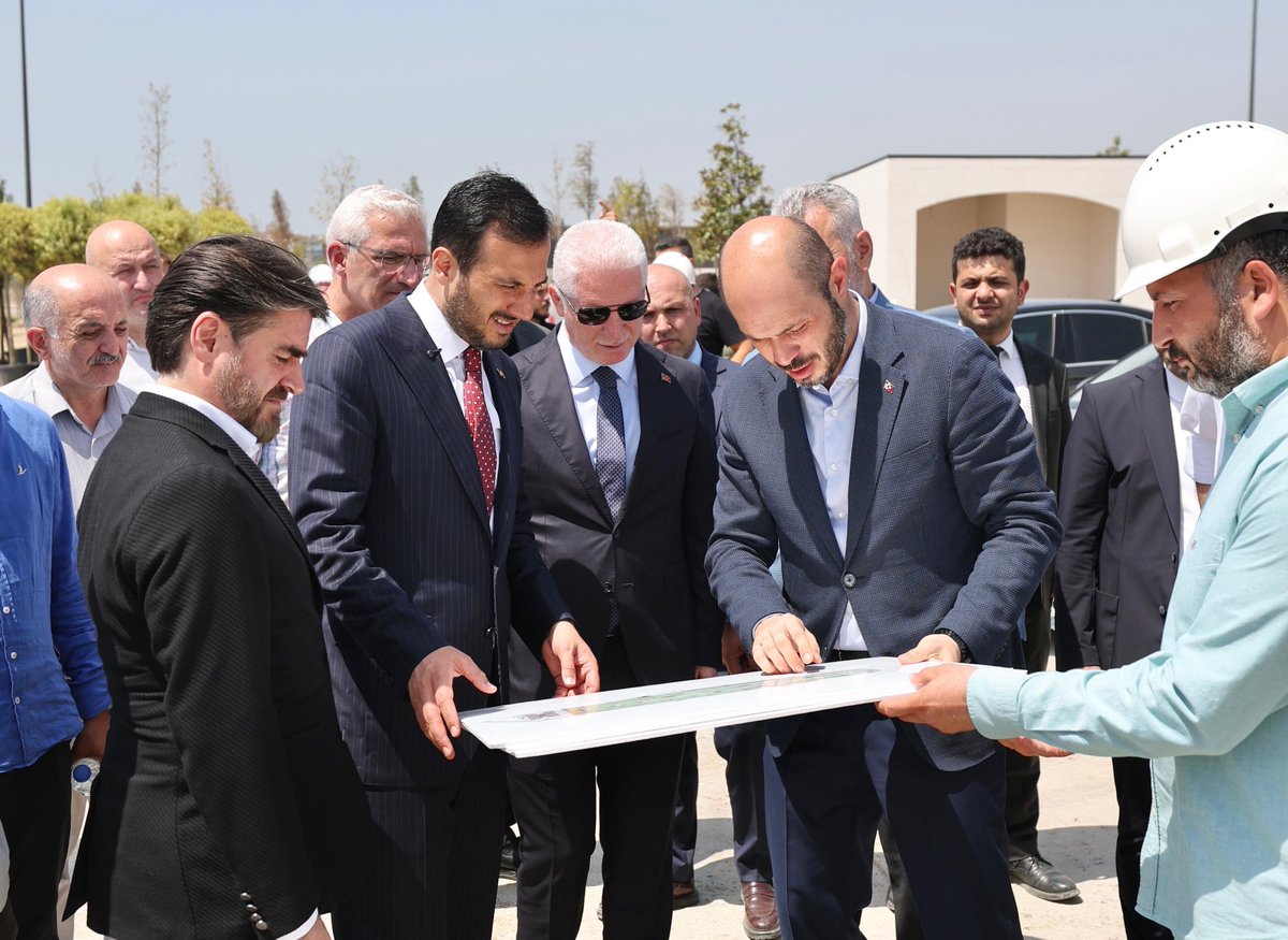 abdullahozdemir's tweet image. Atatürk Havalimanı’nın yeşile dönüşüm serüveninde önemli bir adım olan Millet Bahçesi’nde, Valimiz Sn. @gul_davut ile birlikte kapsamlı bir ziyarette bulunduk.
Şehrimize değer katan bu proje için başta Cumhurbaşkanımız Sayın @RTErdogan olmak üzere, @csbgovtr Bakanımız Sn.…