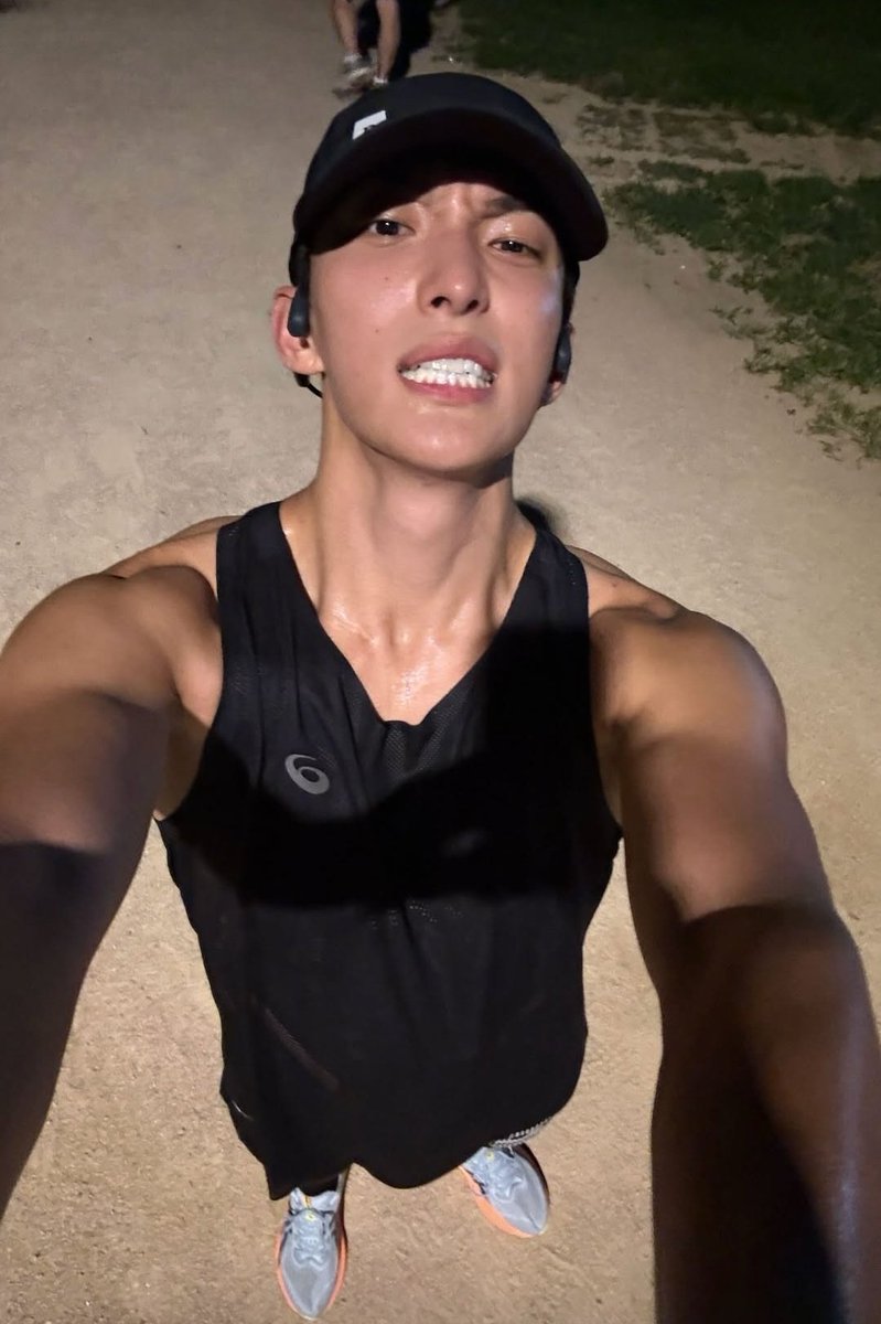 kyeomsangle's tweet image. cgs ... i'm afraid we can no longer stop dokyeom from getting bigger and buffer and hotter and sexier and daddier and— 🥵🥵🥵 #도겸
