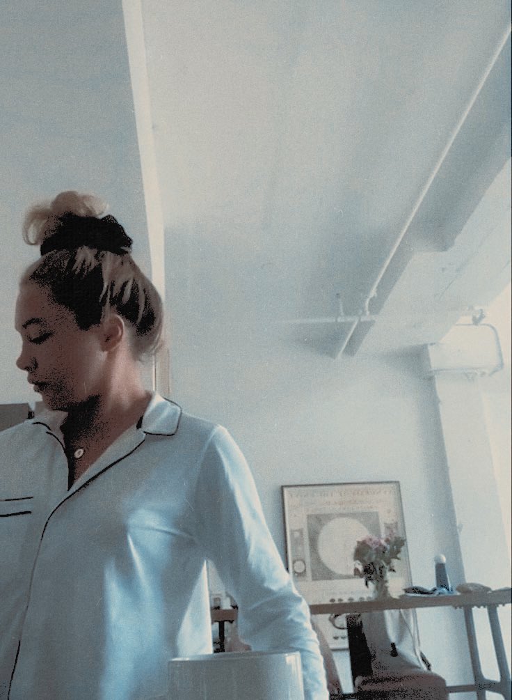 oftsarinabelova's tweet image. cooking breakfast in white pajamas is like flirting with danger.

why do i keep doing this to myself?