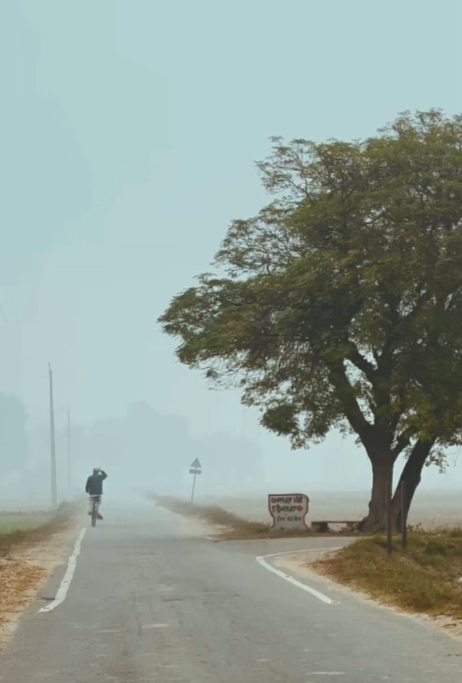 कुछ लोग चले जाते है बिन बताए बिन कुछ कहे, शायद जाते वक्त उनके पास कुछ कहने के लिए नही होता होगा..या फिर अलविदा कहने की हिम्मत नही होती..ना जाने कितने ऐसे इंसान है जो आज भी किसी अपने के लौटने का इंतजार कर रहे है ये जानते हुए भी उनका वापिस लौटना मुश्किल है...