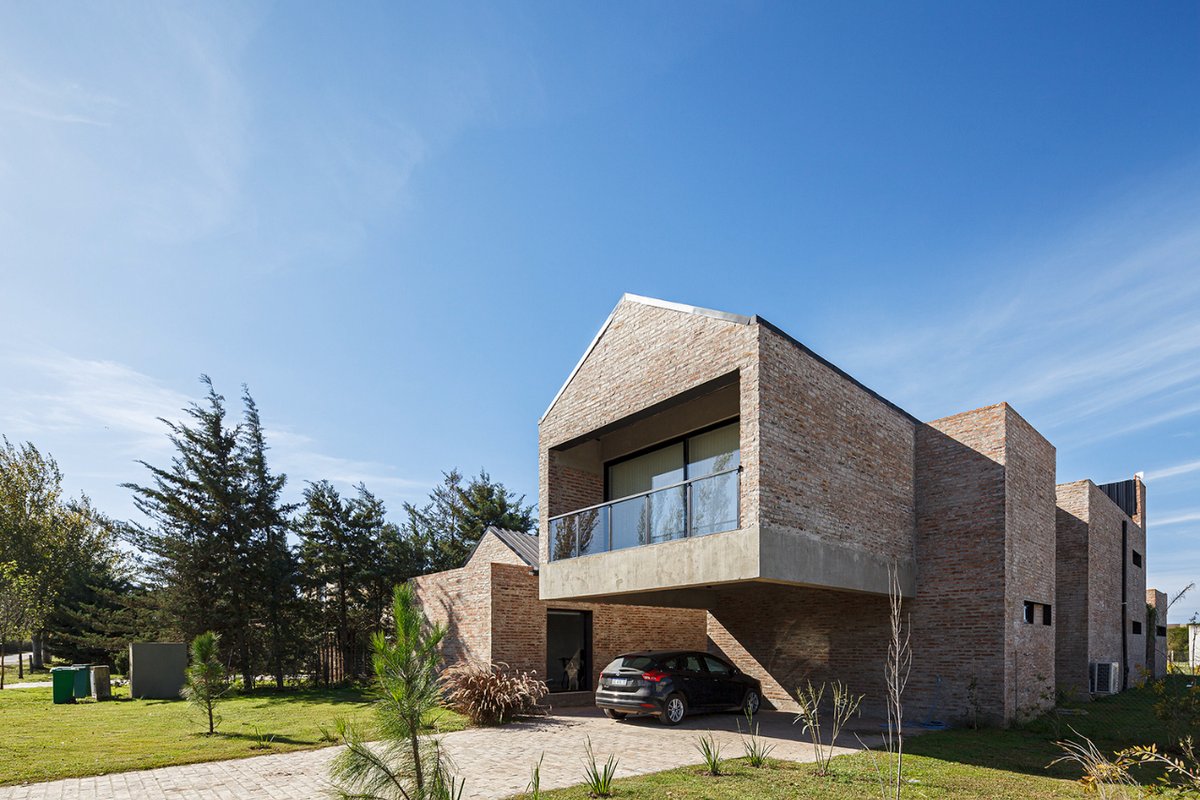 retokommerling's tweet image. #ComoEnCasaEnNingunSitio _
Casa en voladizo diseñada por Adolfo Schlieper Arquitectos.
Fotografías: Walter Gustavo Salcedo.
#Arquitectura #Architecture