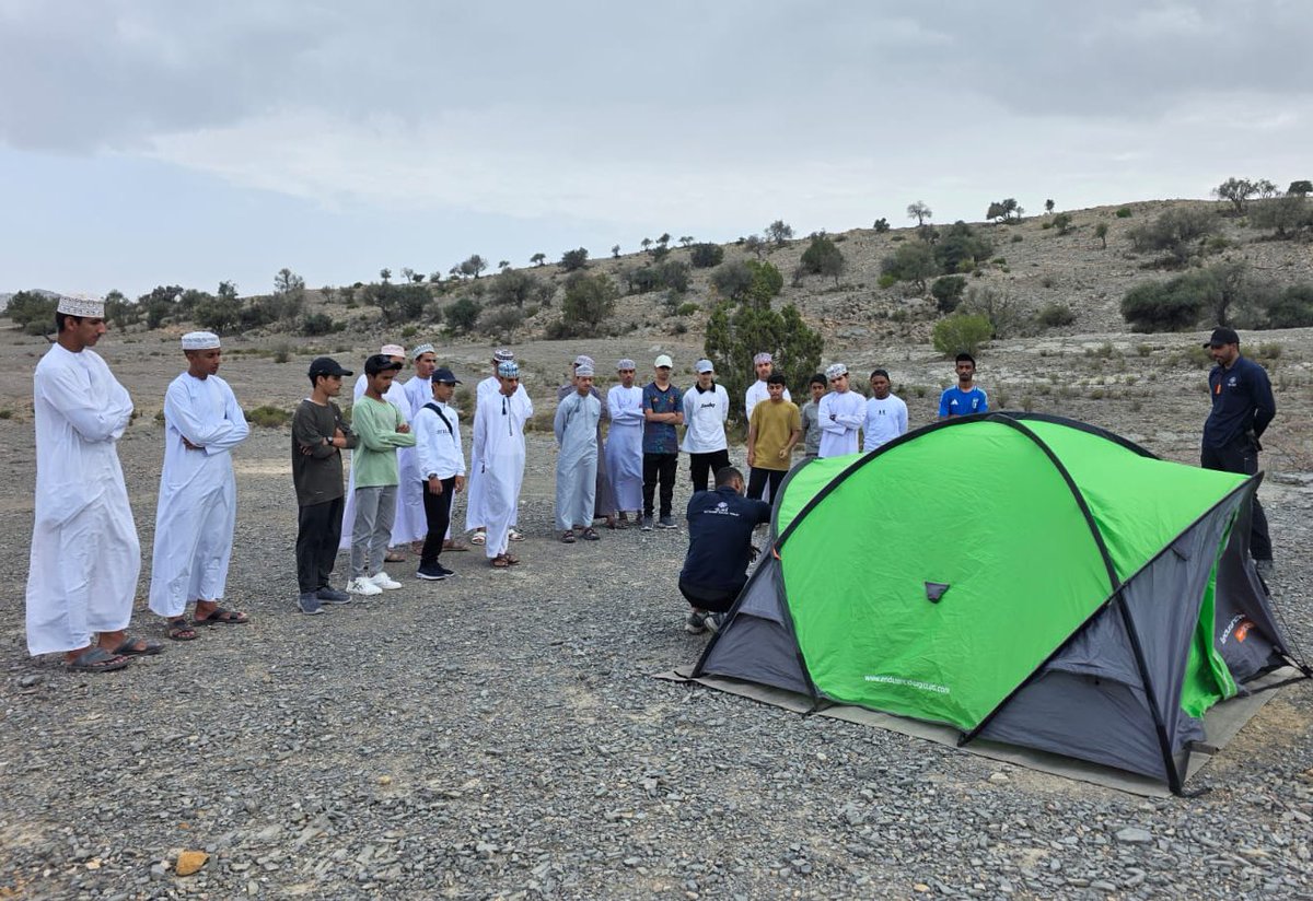 انطلاق فعاليات صيف التحدي في ربوع الجبل الأخضر، خلال الفترة من 28 إلى 31 يوليو، بمشاركة 100 طالب وطالبة و5 مشرفين من مدارس #تعليمية_الداخلية .

يهدف البرنامج إلى صقل المهارات، وتعزيز قيم التحدي وروح الفريق، في أجواء تدمج بين المغامرة والتعلم.