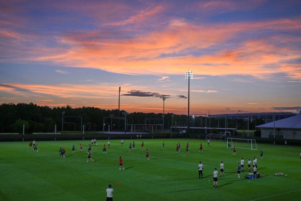 UniversLFC's tweet image. entraînement à Tokyo 😍