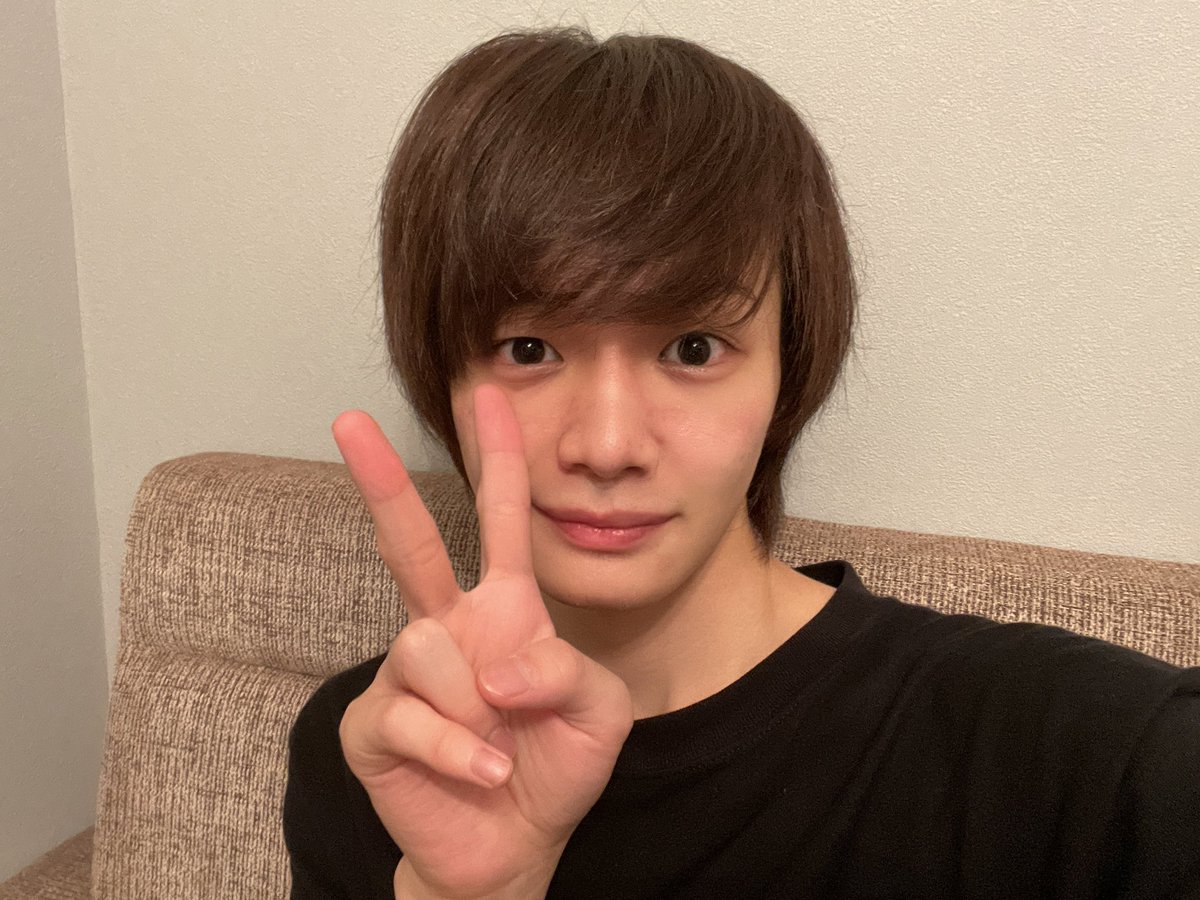 haruk_i02's tweet image. 髪伸びたぁぁぁ

皆さん今日もお仕事、学校お疲れ様でした

茶色の自分に慣れました🧳
