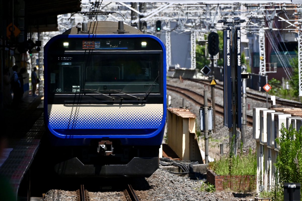 hatolier_camera's tweet image. 青い電車。
