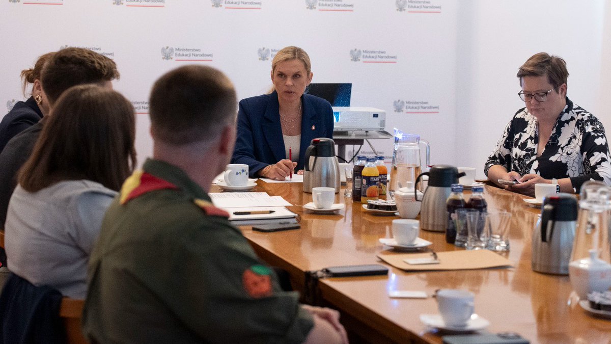 MEN_GOVPL's tweet image. 📣 Bezpieczeństwo jest najważniejsze. #MEN wspólnie z harcerzami wzmocni zasady organizacji wypoczynku.
❗️Ministra Edukacji @barbaraanowacka podjęła decyzję o zleceniu kuratorom oświaty dodatkowych kontroli trwających lub planowanych obozów harcerskich w zakresie bezpieczeństwa…