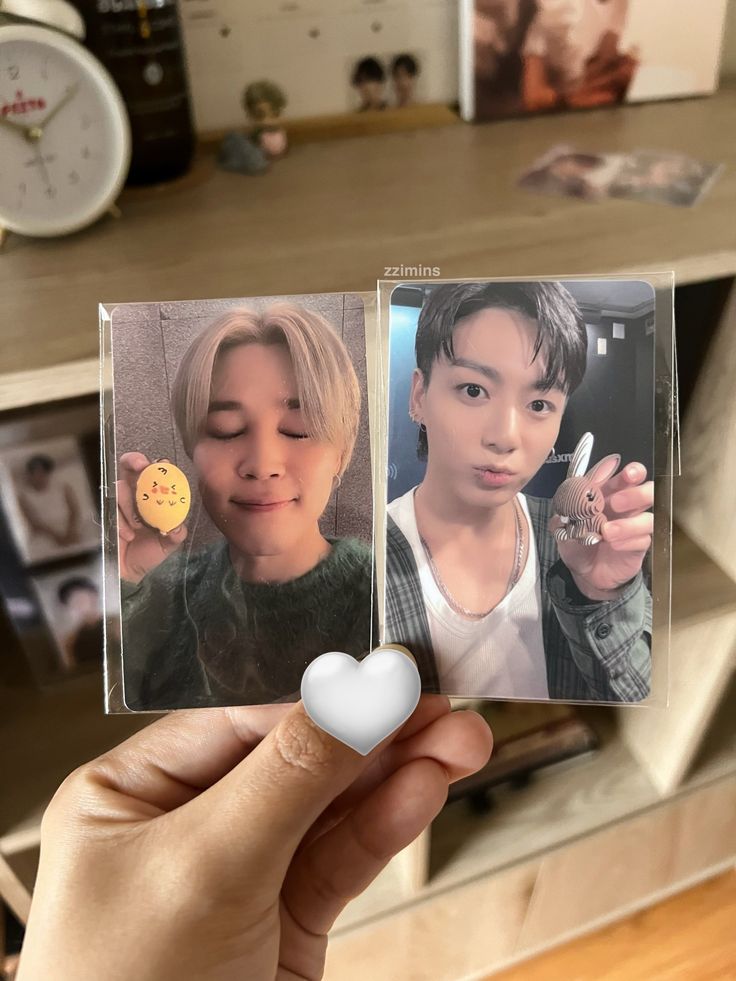 musepity's tweet image. Alguém d bom coração poderia me mandar a foto desses photocard? Eu n consigo encontrar eles 💔
