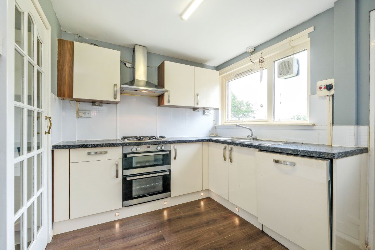 Peterkins (@peterkinsnews) on Twitter photo 🌟 For Sale: Spacious mid terraced dwellinghouse in Cults 🌟
💷 Fixed Price £158,000 - £12k below HRV, as at 09/08/2023
🔑 19 Kirk Terrace, Cults, Aberdeen, AB15 9RB
More info: peterkins.com/property/19-ki…
📱 01224 428100 💻 propcen@peterkins.com
#Cults #ForSale #Peterkins 🌟 For Sale: Spacious mid terraced dwellinghouse in Cults 🌟
💷 Fixed Price £158,000 - £12k below HRV, as at 09/08/2023
🔑 19 Kirk Terrace, Cults, Aberdeen, AB15 9RB
More info: peterkins.com/property/19-ki…
📱 01224 428100 💻 propcen@peterkins.com
#Cults #ForSale #Peterkins