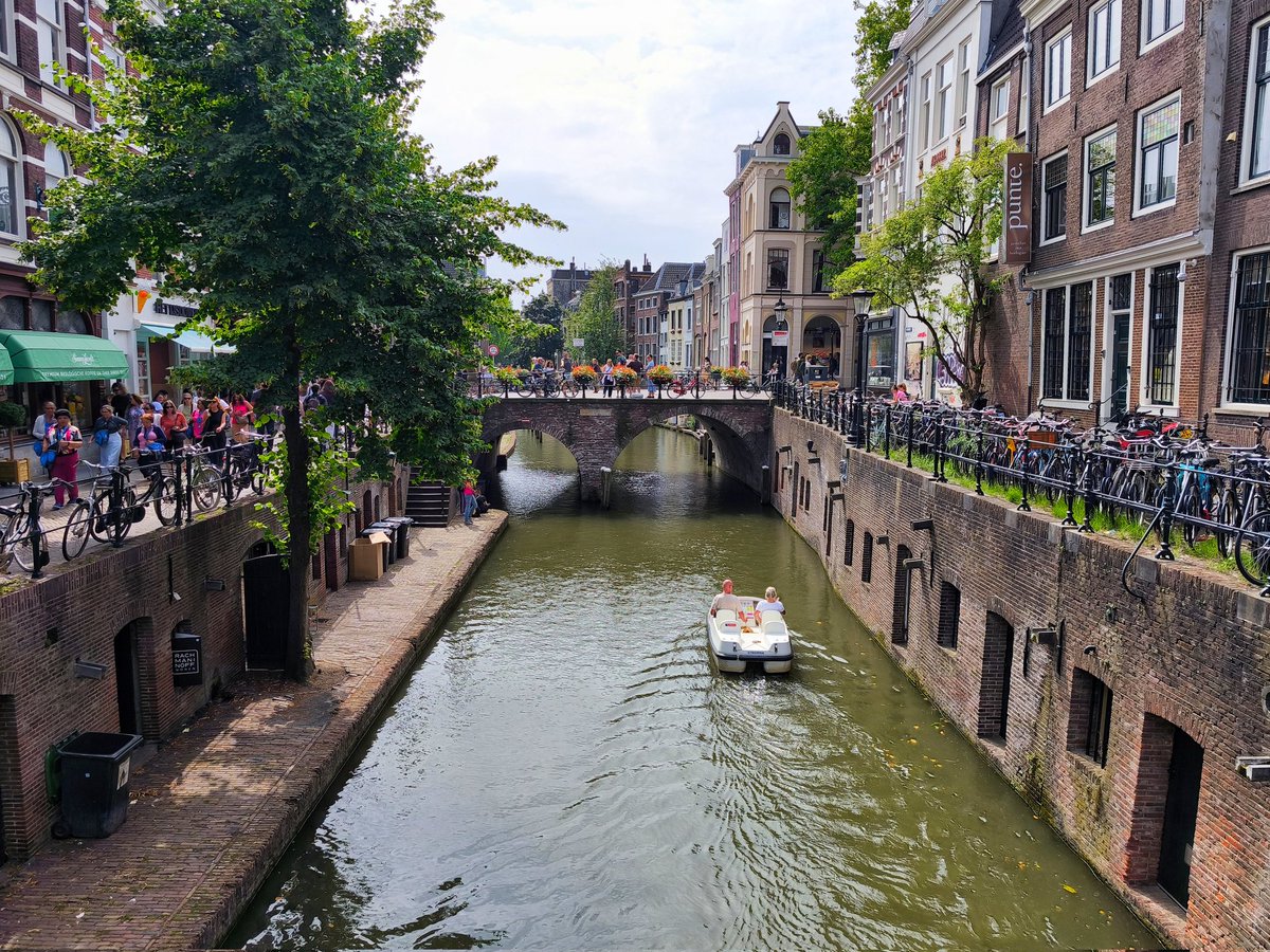 👉🏻 Antes de volver a casa, de nuestra aventura por los Países Bajos, hicimos una visita express a Utrecht.

🇳🇱 Dimos un precioso paseo por esta bonita ciudad.