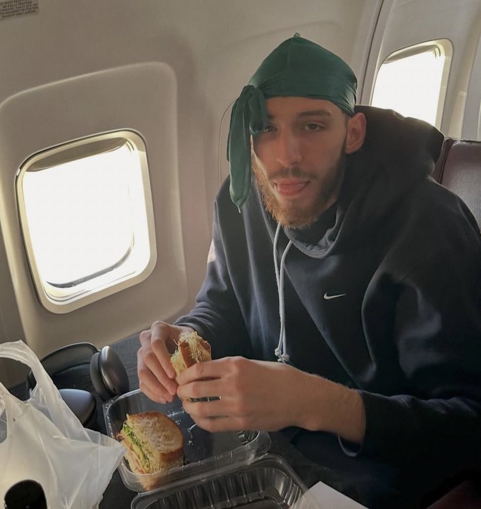 WeAreOKC's tweet image. HAPPY 54 FROM TREBALL IS ODEE SHOOTING HANG PULLS DAY AKA CHET HOLMGREN DAY TO EVERY SINGLE PERSON. YOU BETTER CELEBRATE WOTH SOME OXTAILS.